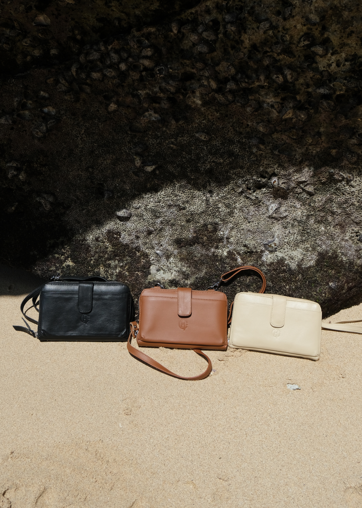 Geneva Wallet Sling in Creme