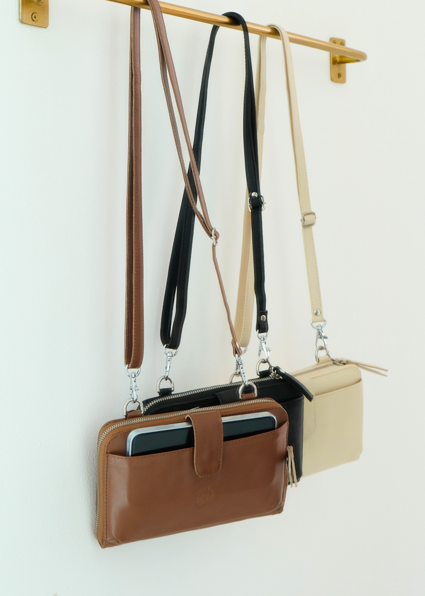 Geneva Wallet Sling in Black