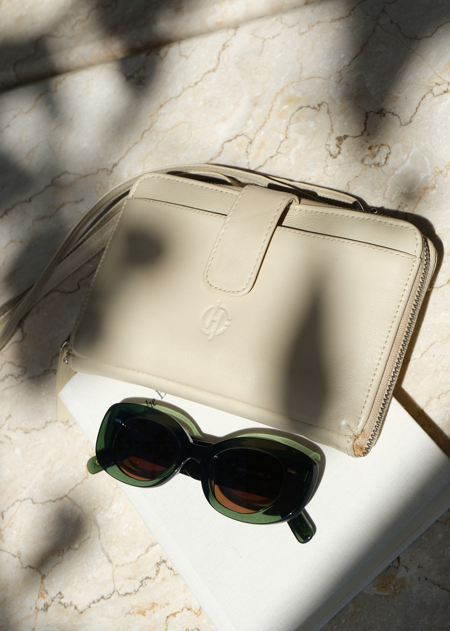 Geneva Wallet Sling in Creme