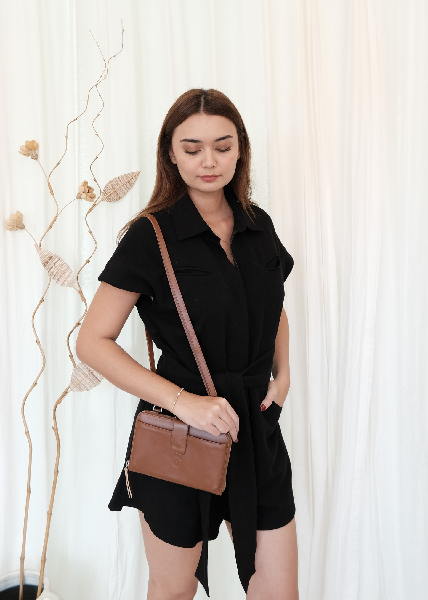 Geneva Wallet Sling in Brown