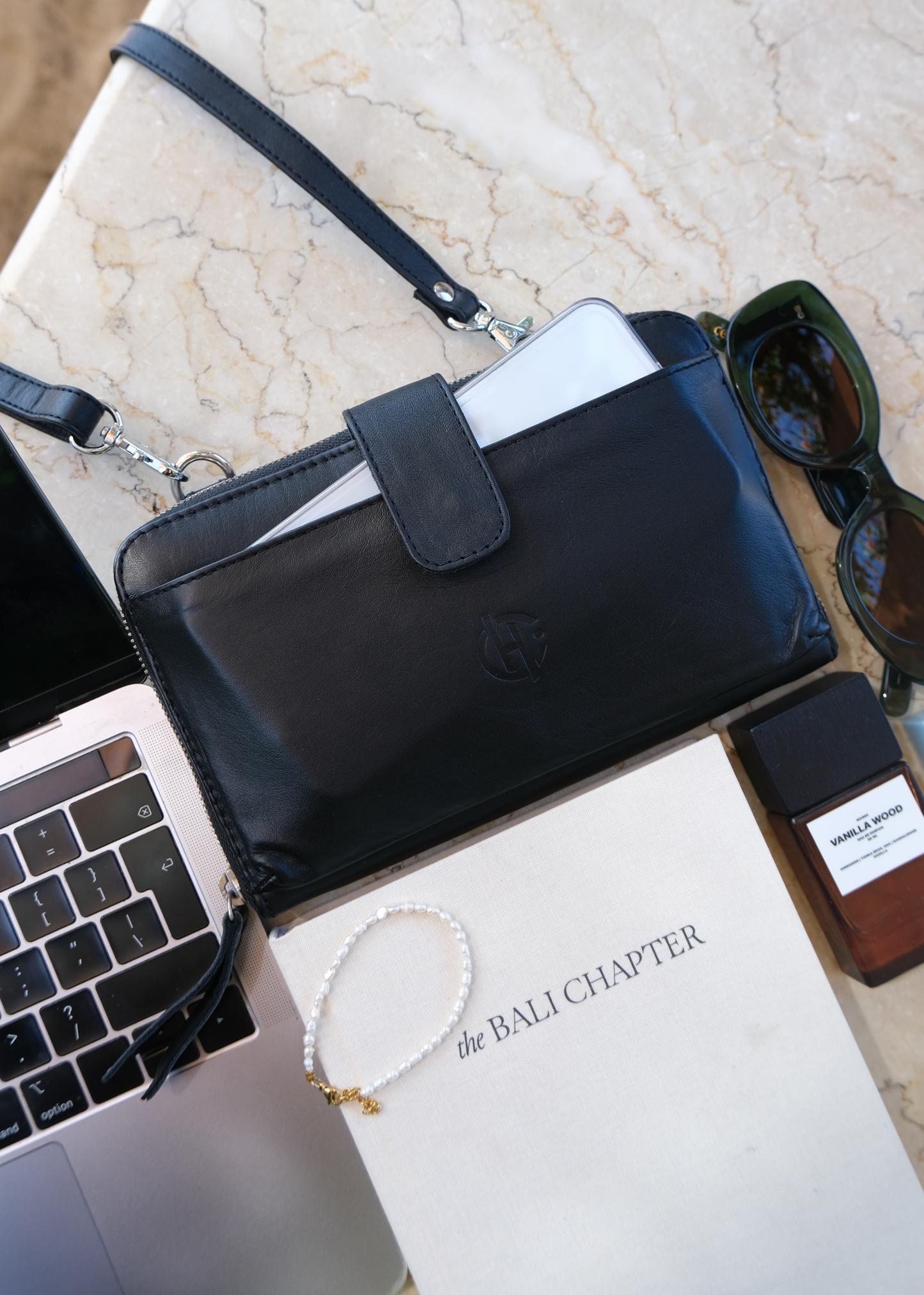 Geneva Wallet Sling in Black