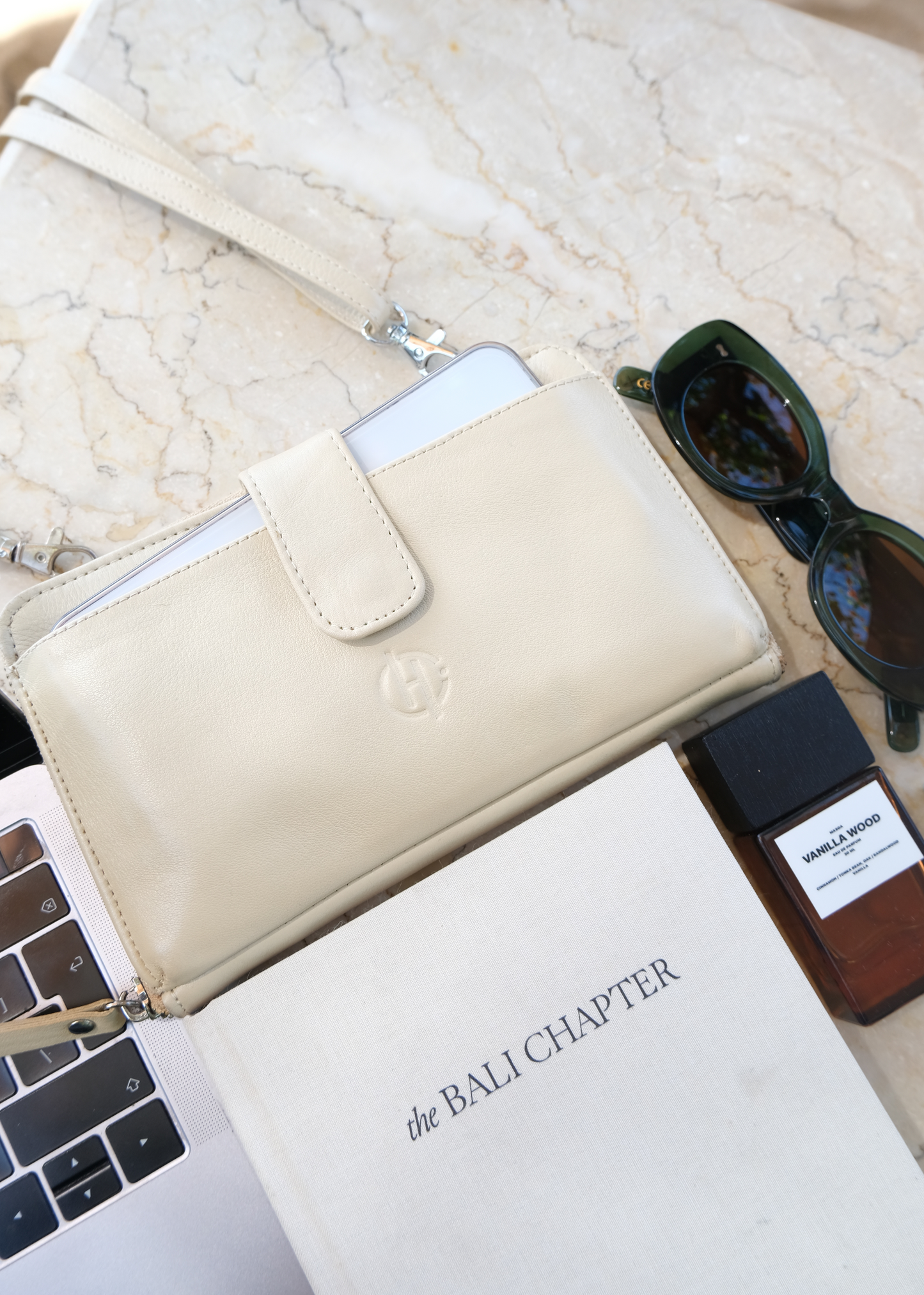 Geneva Wallet Sling in Creme