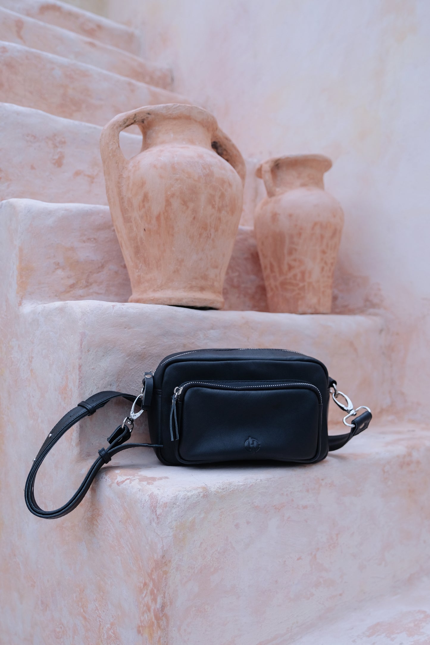 Geneva Cross Body Sling Leather Bag in Black