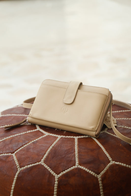Geneva Wallet Sling in Creme