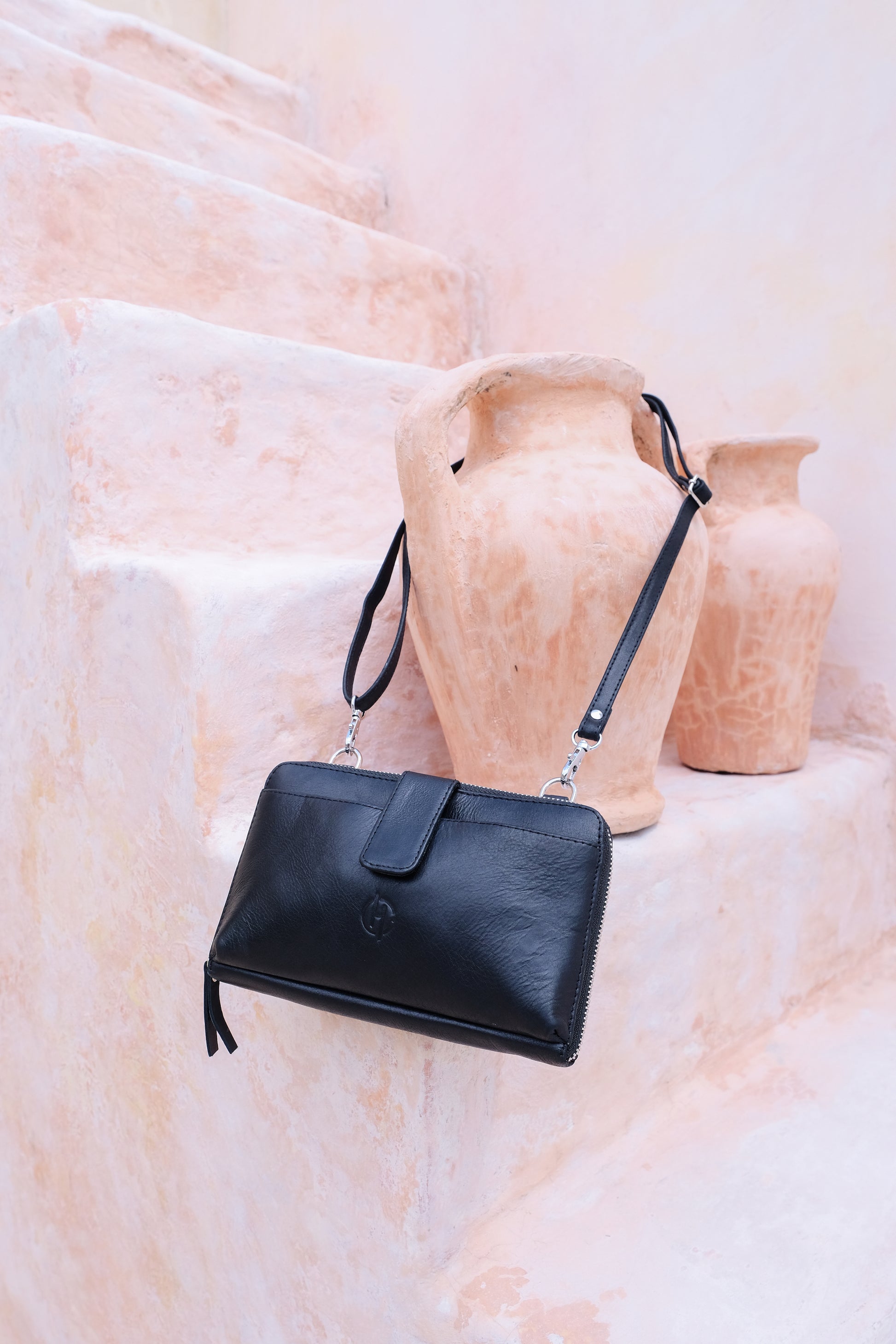 Geneva Wallet Sling Leather Bag in Black