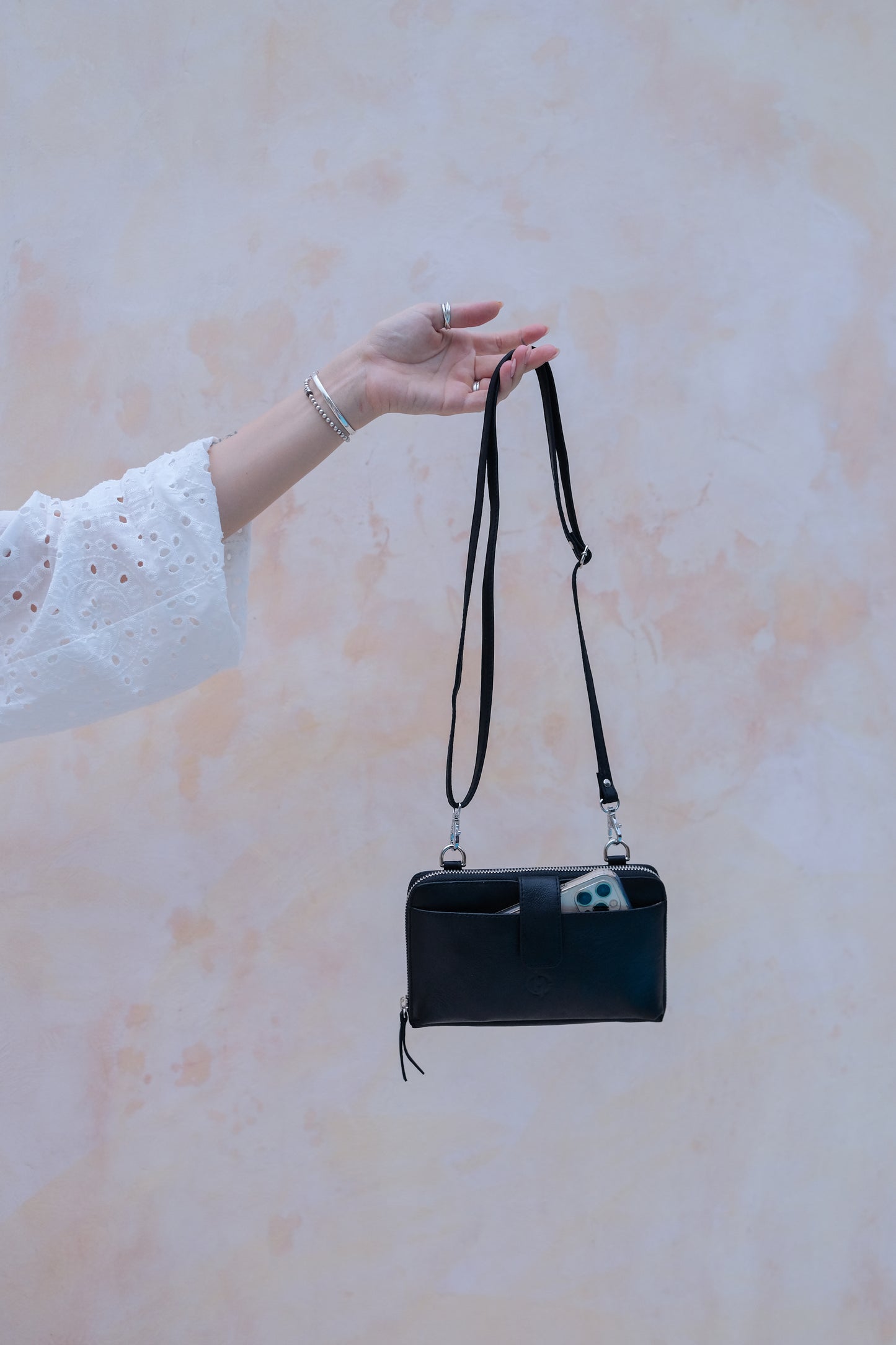 Geneva Wallet Sling Leather Bag in Black