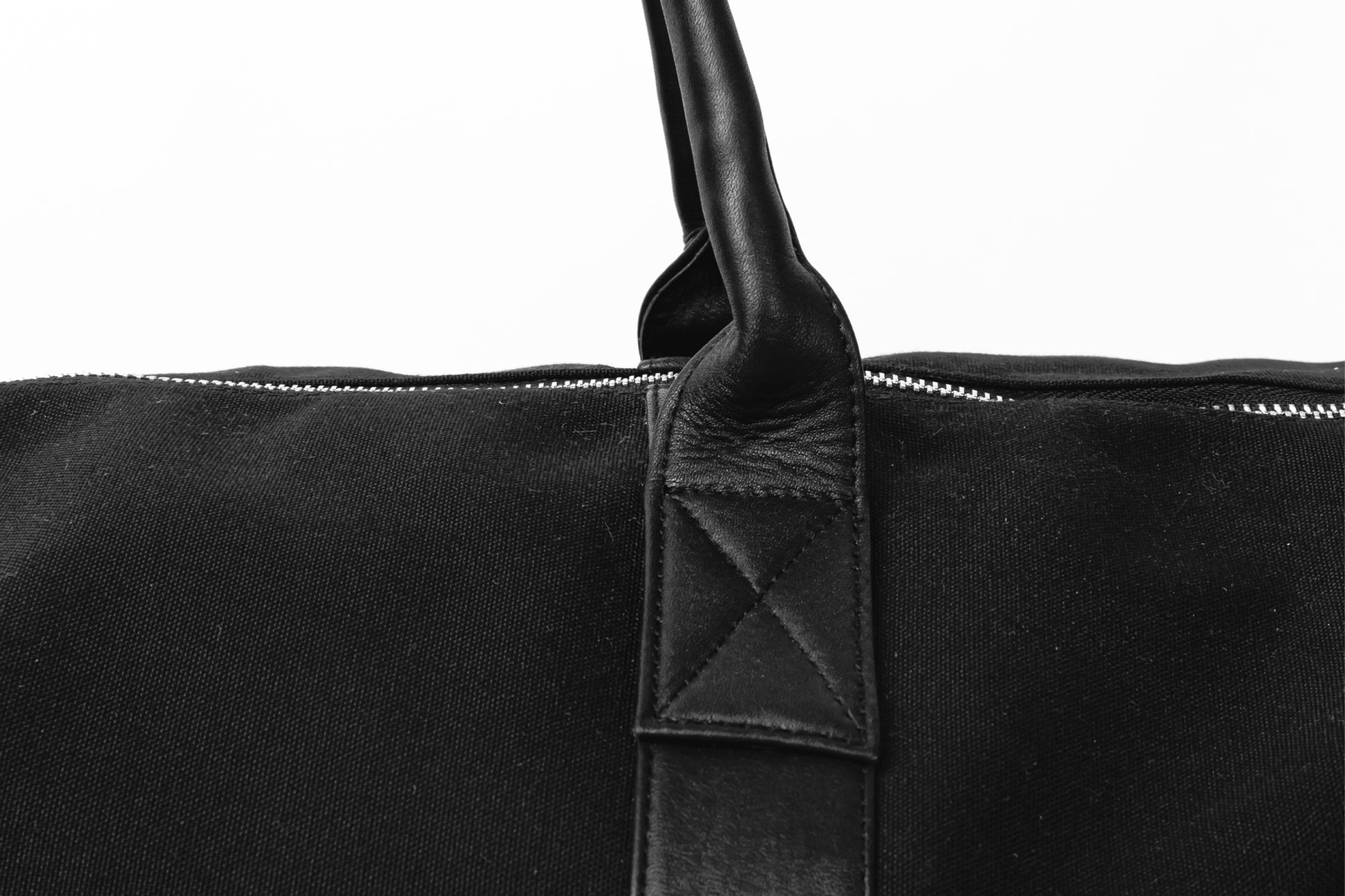 Caba Duffle Weekender Leather Bag in Black