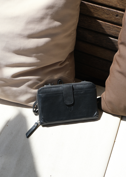 Geneva Wallet Sling in Black