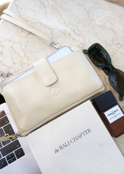 Geneva Wallet Sling in Creme