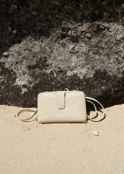 Geneva Wallet Sling in Creme