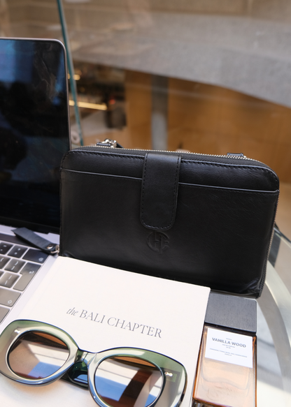 Geneva Wallet Sling in Black