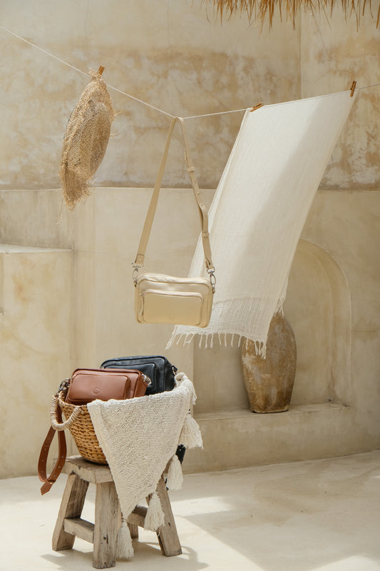 Geneva Cross Body in Creme