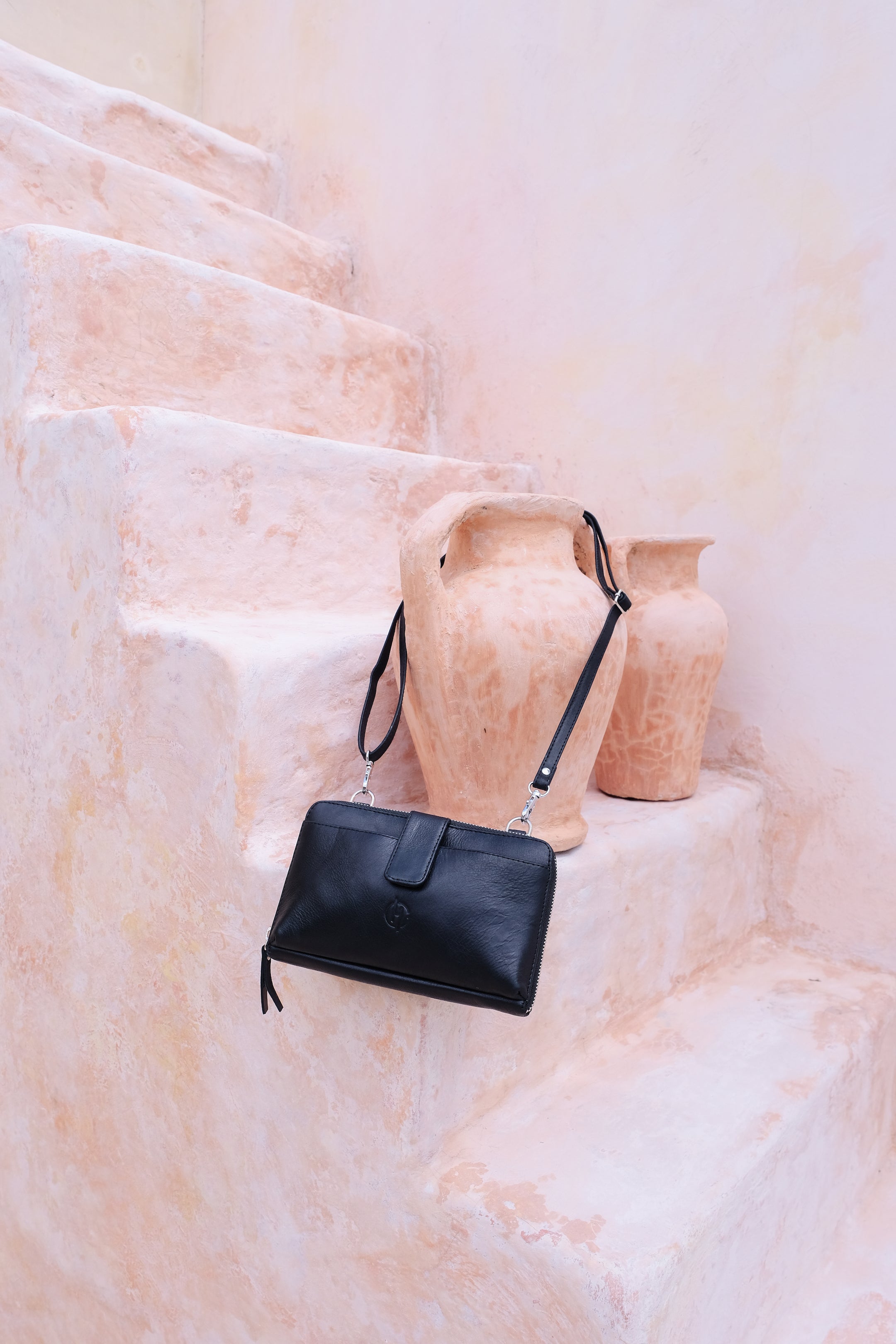 Geneva Wallet Sling Leather Bag in Black