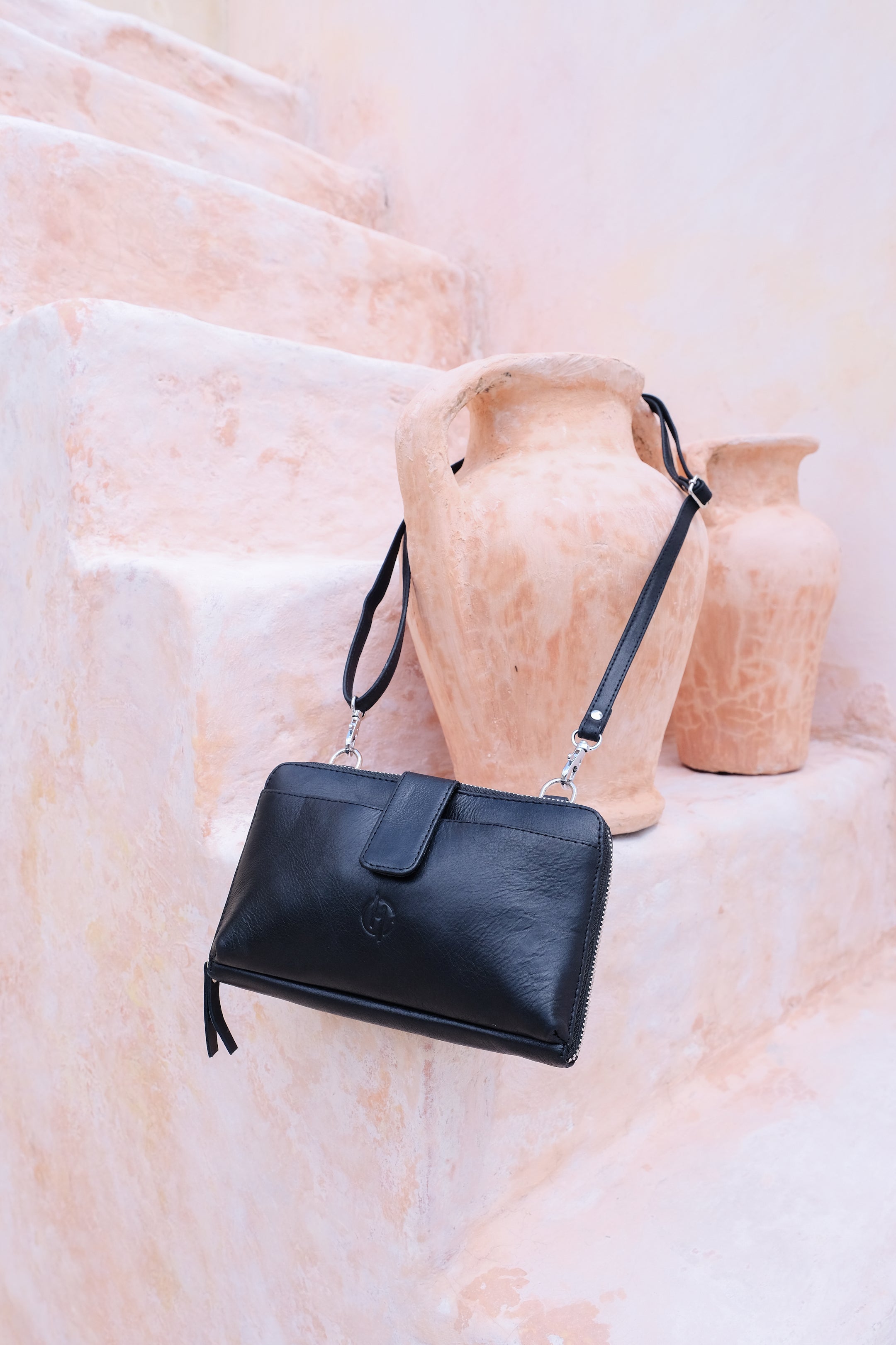 Geneva Wallet Sling Leather Bag in Black