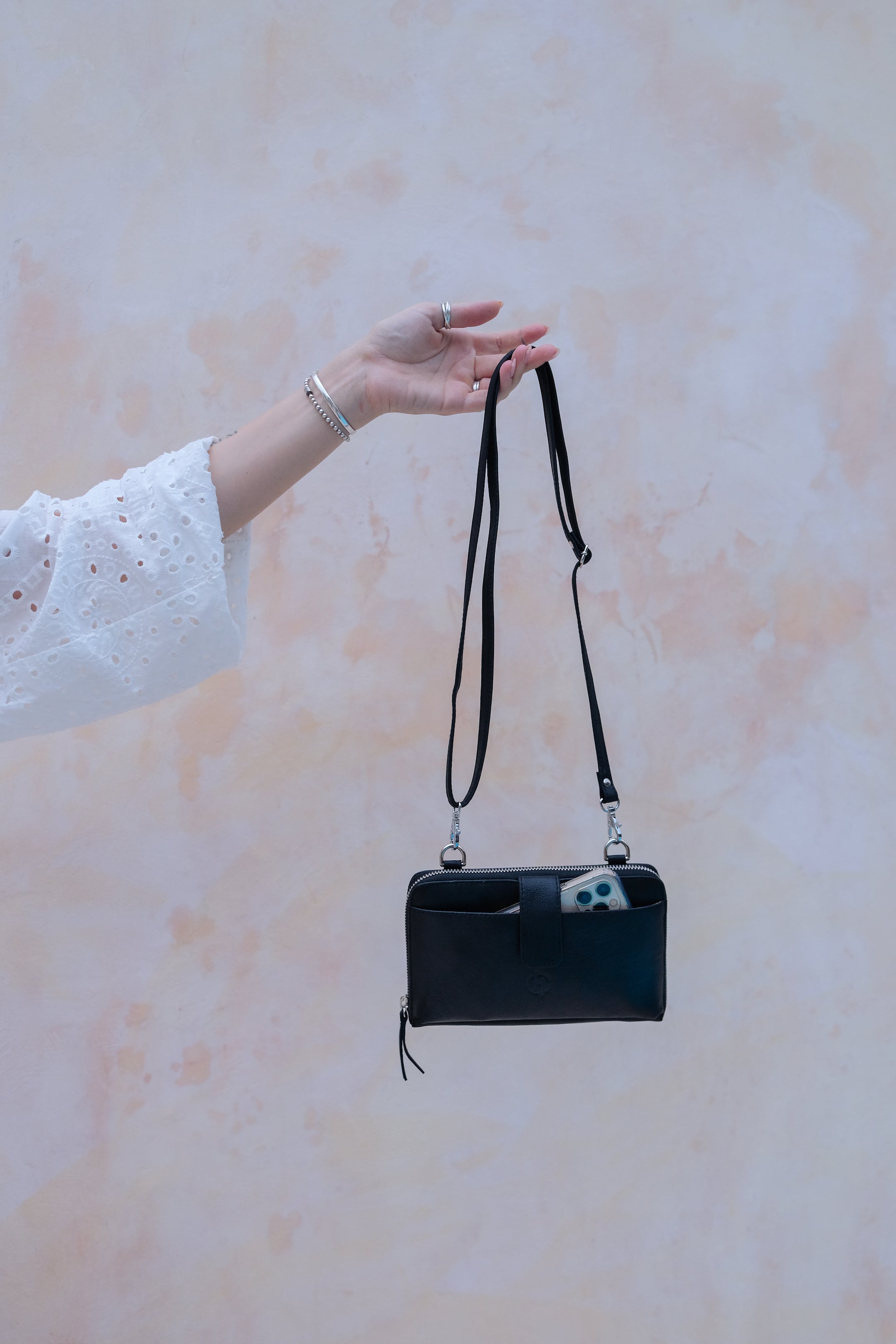Geneva Wallet Sling Leather Bag in Black